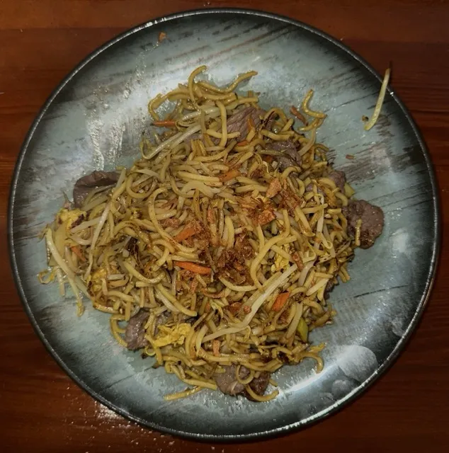 Gebratene Nudeln mit Rindfleisch
