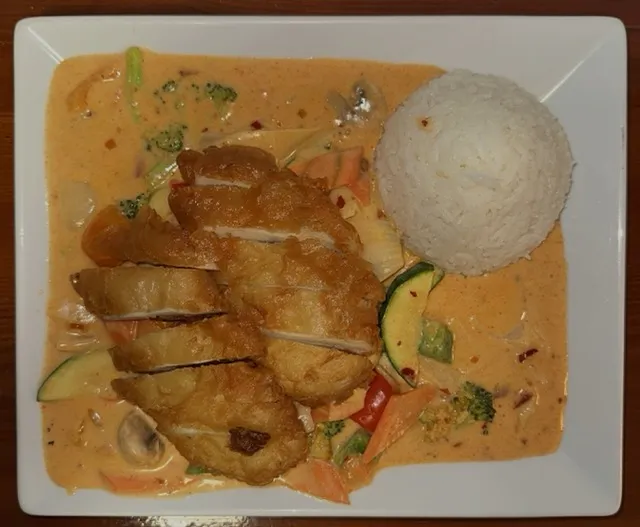 Rotes Curry mit knusprigen Hühnerfleisch