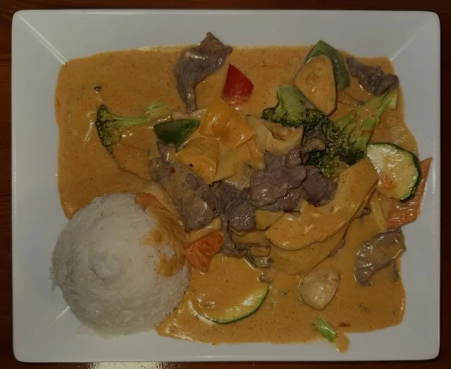 Rotes Curry mit Rindfleisch
