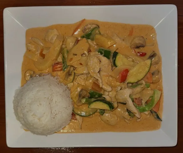 Sate-Spicy-Soße mit Hühnerfleisch