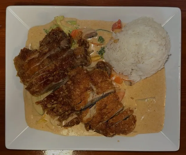 Sate-Spicy-Soße mit knuspriger Ente