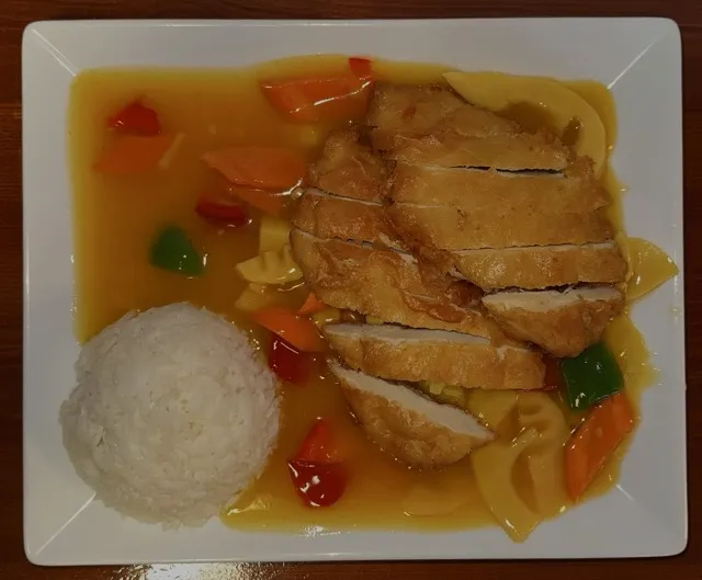 Mango-Süß-Sauer-Soße mit knusprigen Hühnerfleisch