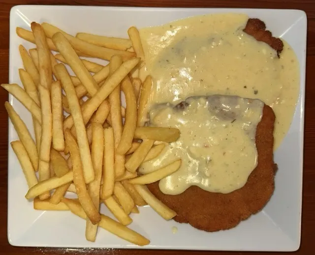 Schweineschnitzel mit Käsesoße
