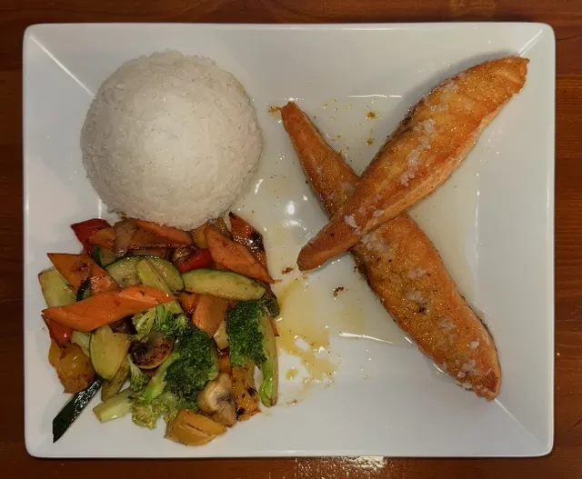 Gegrillter Lachs mit Knoblauchöl