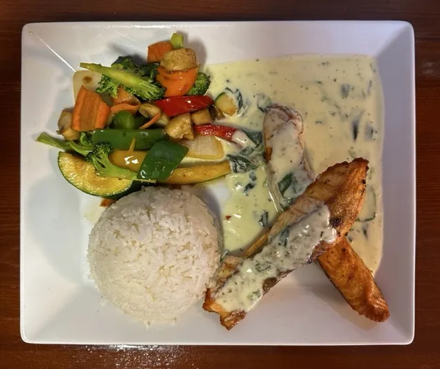 Gegrillter Lachs mit Spinatsoße