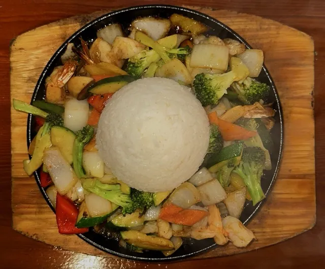 Riesengarnelen in der Gemüsepfanne